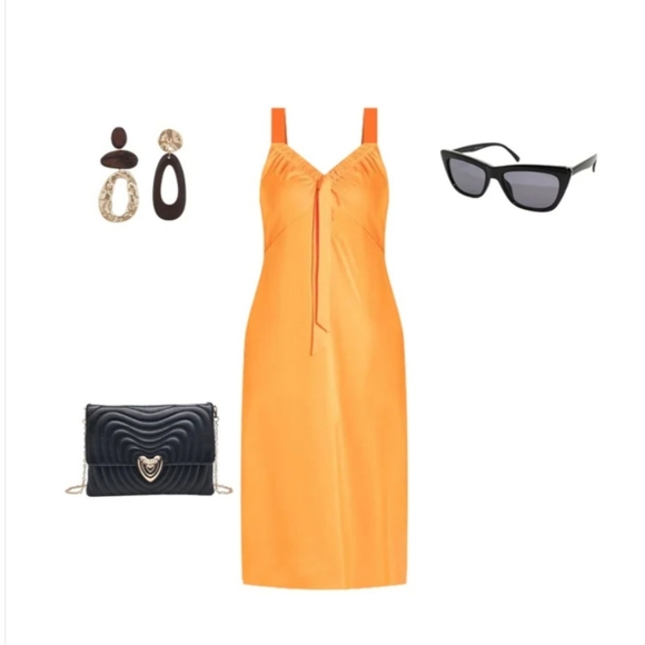 New Boutique Gold Hammered and Mahogany Wood Drop Earrings - Picture 6 of 8